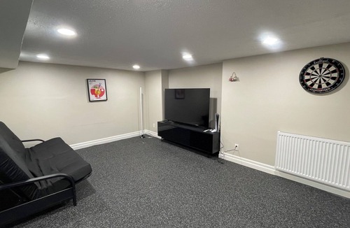 East York House | Cozy House, cottage style in midtown Toronto. Great for Family. Pet friendly