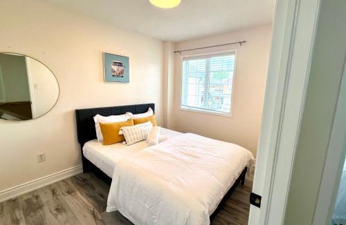 Port Union House | Cozy house near HWY401 & Go station in Scarborough