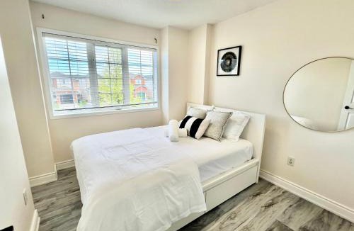 Port Union House | Cozy house near HWY401 & Go station in Scarborough