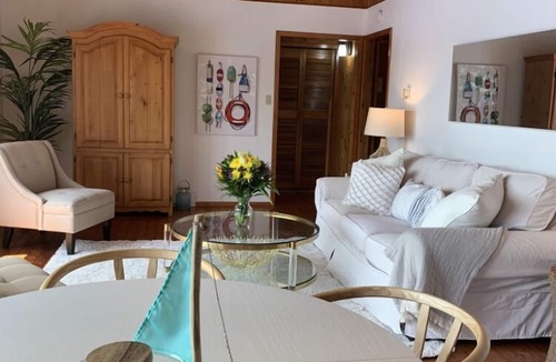 Selwyn Cottage | Cozy Island Cottage located on Lower Buckhorn Lake