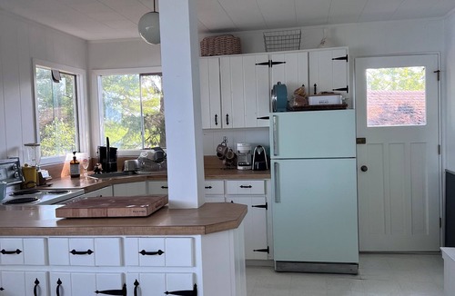 Douro-Dummer Cottage | Cozy island cottage on Stoney Lake