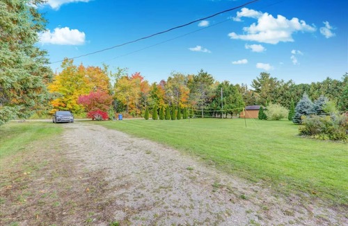 Victoria Road Cottage | Cozy Kawartha Waterfront Cottage 4 Bedrooms