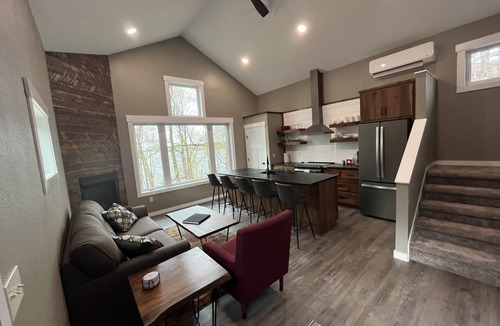 Sturgeon Lake Cabin | Cozy Lake Cabin in the Woods