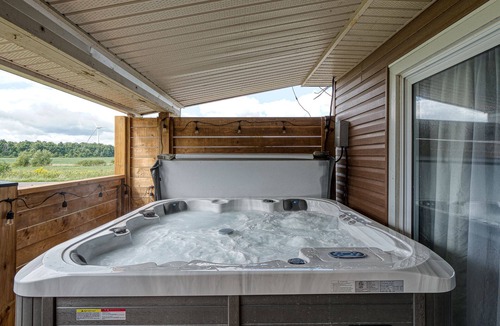 Selkirk Cottage | Cozy Lake Erie cottage with Hot Tub, steps to the beach!