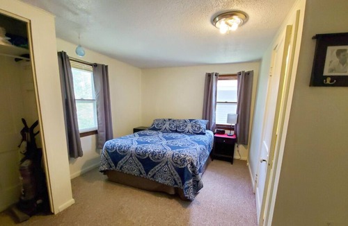 Lindstrom House | Cozy Lake House On the snowmobile trails with the best ice fishing in the area