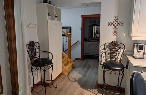 Port Stanley Apartment | Cozy Lakefront 2BDR with Hot Tub in the Village
