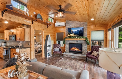 Stacy Cabin | Cozy Lakefront Cabin with Modern Comforts & Scenic Views