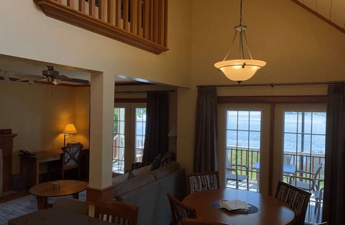 Port Stanton Cottage | Cozy Lakefront Cottage for the Ultimate Getaway
