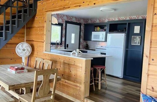 Victor Cabin | Cozy Lakefront Cottage