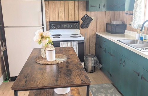 Douro-Dummer Cottage | Cozy Lakefront Cottage in Lakefield with Bunkie