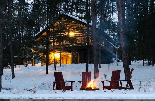 Bonfield Cottage | Cozy Lakefront Cottage with Sandy Beach