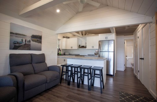 Scotia Cottage | Cozy lakefront cottage at Algonquin Woods cottage resort
