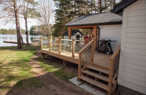 Scotia Cottage | Cozy lakefront cottage at Algonquin Woods cottage resort