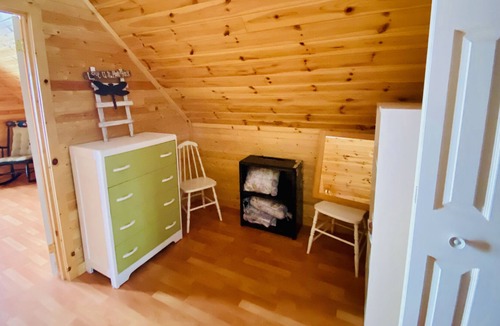 West Nipissing Cottage | Cozy Lakeside Cottage with Private Pool in the Summer