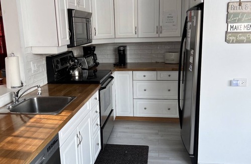 Catchacoma Cottage | Cozy Lakeview Retreat