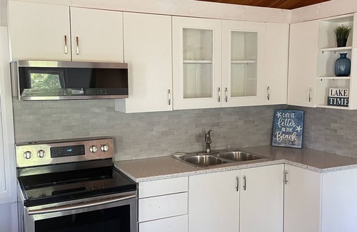 Hamilton Cottage | Cozy Little Cottage on Long Beach