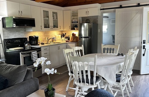 Hamilton Cottage | Cozy Little Cottage on Long Beach