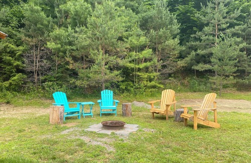 Weslemkoon Cabin | Cozy Loft Pine Cabin with Lake and Crown Land Access | Pond Views | Dog-Friendly