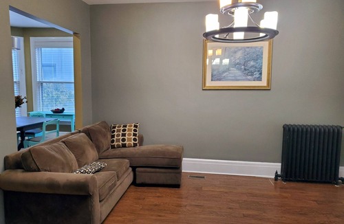 Windsor Apartment | Cozy Modern 2 bed home, great location by Riverside park