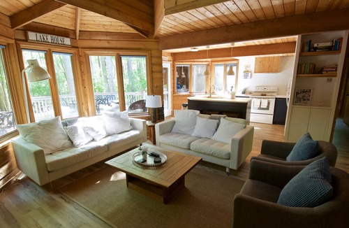 Grand Bend Cottage | Cozy + Modern