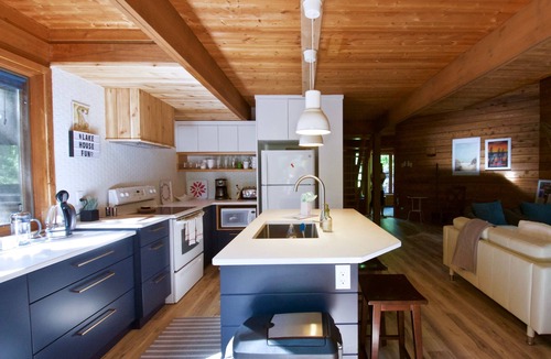 Grand Bend Cottage | Cozy + Modern
