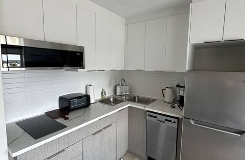 Golden Triangle Apartment | Cozy Modern Centretown Ottawa Studio Near U of O, Restaurants, and Amenities
