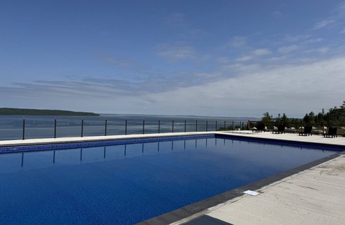 Manitoulin District Cabin | Cozy modern cottage overlooking the North Channel on Manitoulin Island.