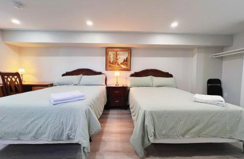 Clanton Park House | Cozy & Modern Ensuite Basement Rooms - Steps to Subway & Downsview Rogers Stadium