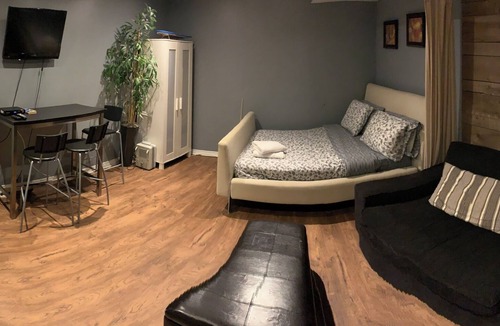 Upper Beaches Apartment | "Cozy & Modern Studio Retreat – Your Perfect Home Away from Home!"