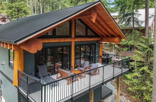 Sunshine Valley Cabin | Cozy Mountain Escape where rustic charm meets modern comfort!