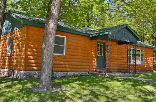 Puposky Cabin | Cozy Northwoods Retreat - Steps from Private Beach