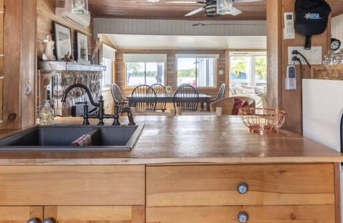 Hastings Cottage | Cozy oasis by the Trent River/Rice Lake