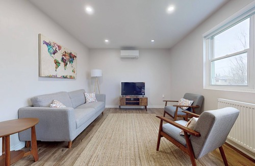 Durham Region House | Cozy Oasis in Oshawa! Spacious 3-bedroom, 1-bathroom apartment.