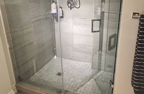 North York House | Cozy one bedroom basement apartment with kitchen, private bathroom, family room