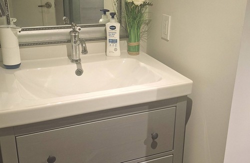 North York House | Cozy one bedroom basement apartment with kitchen, private bathroom, family room