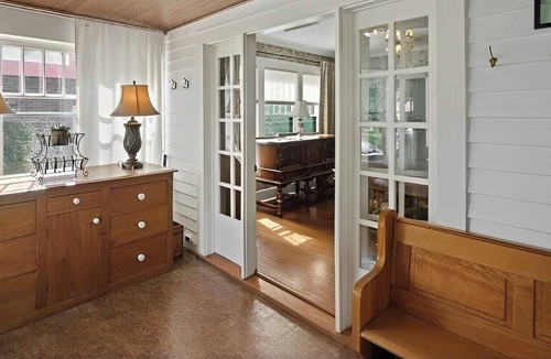 Fort Erie House | Cozy one bedroom with backyard, walking distance to US border.