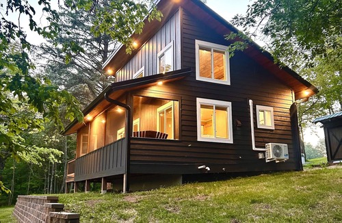 Osage Cabin | Cozy Peninsula Lake Cabin on 40 Acres