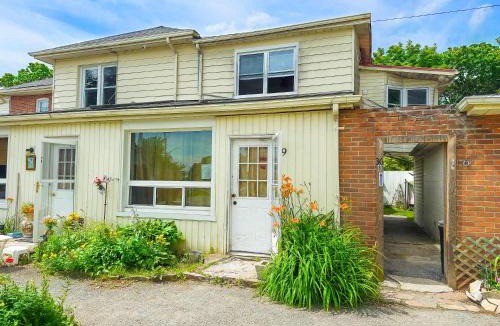 Bobcaygeon Apartment | Cozy & Pet-Friendly 3BR Retreat in Bobcaygeon