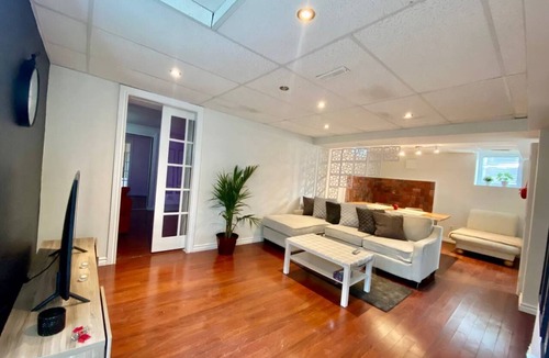 Newmarket House | Cozy private basement