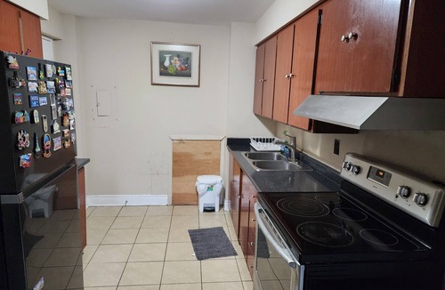 Mississauga House | Cozy Private Room+Balcony - 1' walk to GO train and bus station