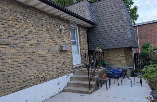 Peterborough House | Cozy Private Room, Very close to Hospital, College & University, Free Parking.