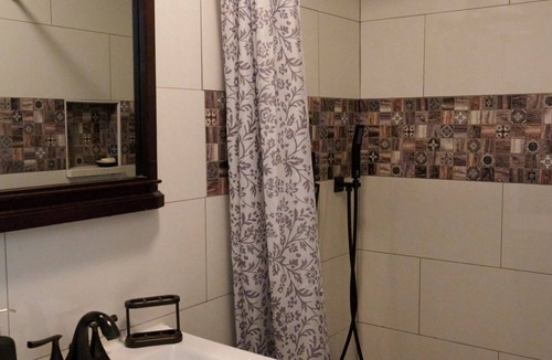 Greenpoint Apartment | Cozy Private Studio in Greenpoint- Steps from Manhattan Access