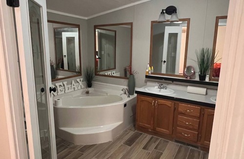 Bangor House | Cozy & quiet 4:20 friendly home