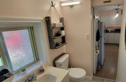 Victoria Harbour Cottage | Cozy, quiet cottage Relaxing getaway!