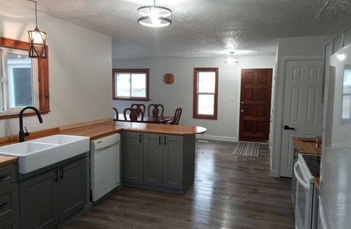 Algoma District House | Cozy Quincy: Comfortable stay near Hwy. 17.