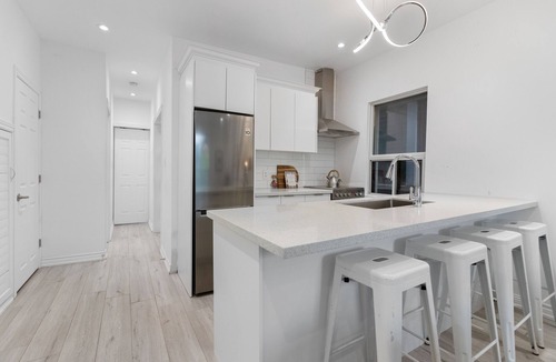 Riverside Apartment | Cozy Renovated 2 Bed 2 Bath Min to Beach, Shops & Restaurants Pet Friendly!