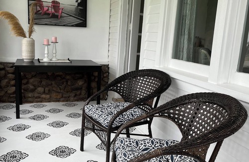 Grimsby House | Cozy Retreat on the wine route