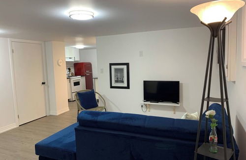 Merritton Apartment | Cozy Retro style1 Bedroom Apartment - FREE Parking, WiFi, In-suite Laundry.