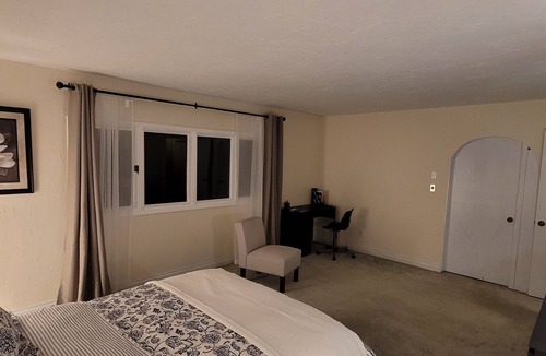 Puslinch House | Cozy Room w/Ensuite BA, parking near 401 DT Guelph
