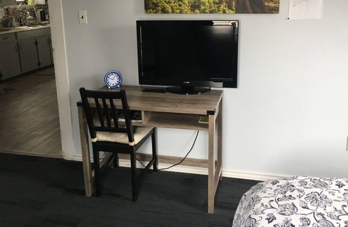 Centre Hastings House | Cozy room with Private Bath in a Cottage Style Home